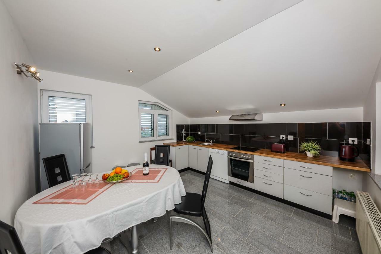 Apartman Lucija Kaštela Zewnętrze zdjęcie