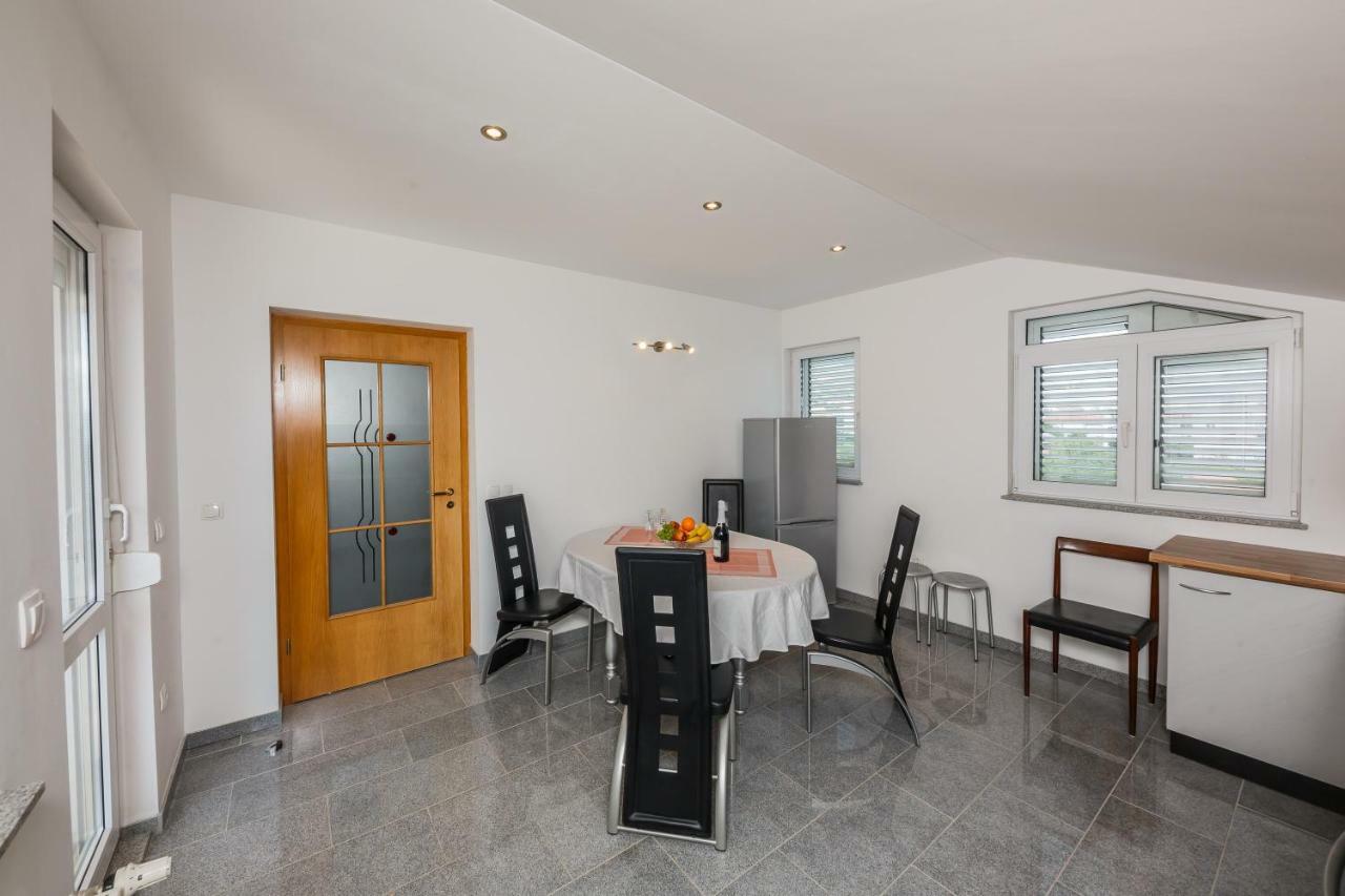 Apartman Lucija Kaštela Zewnętrze zdjęcie