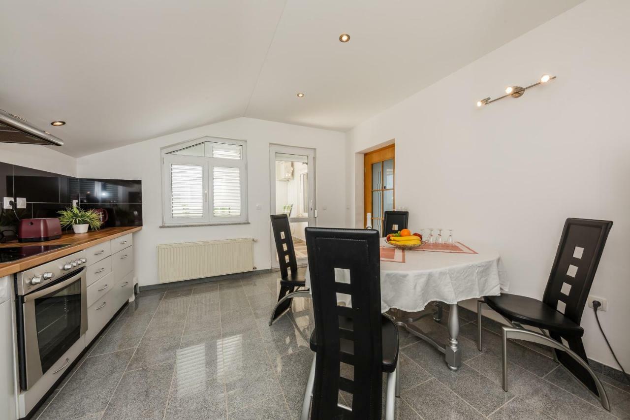 Apartman Lucija Kaštela Zewnętrze zdjęcie