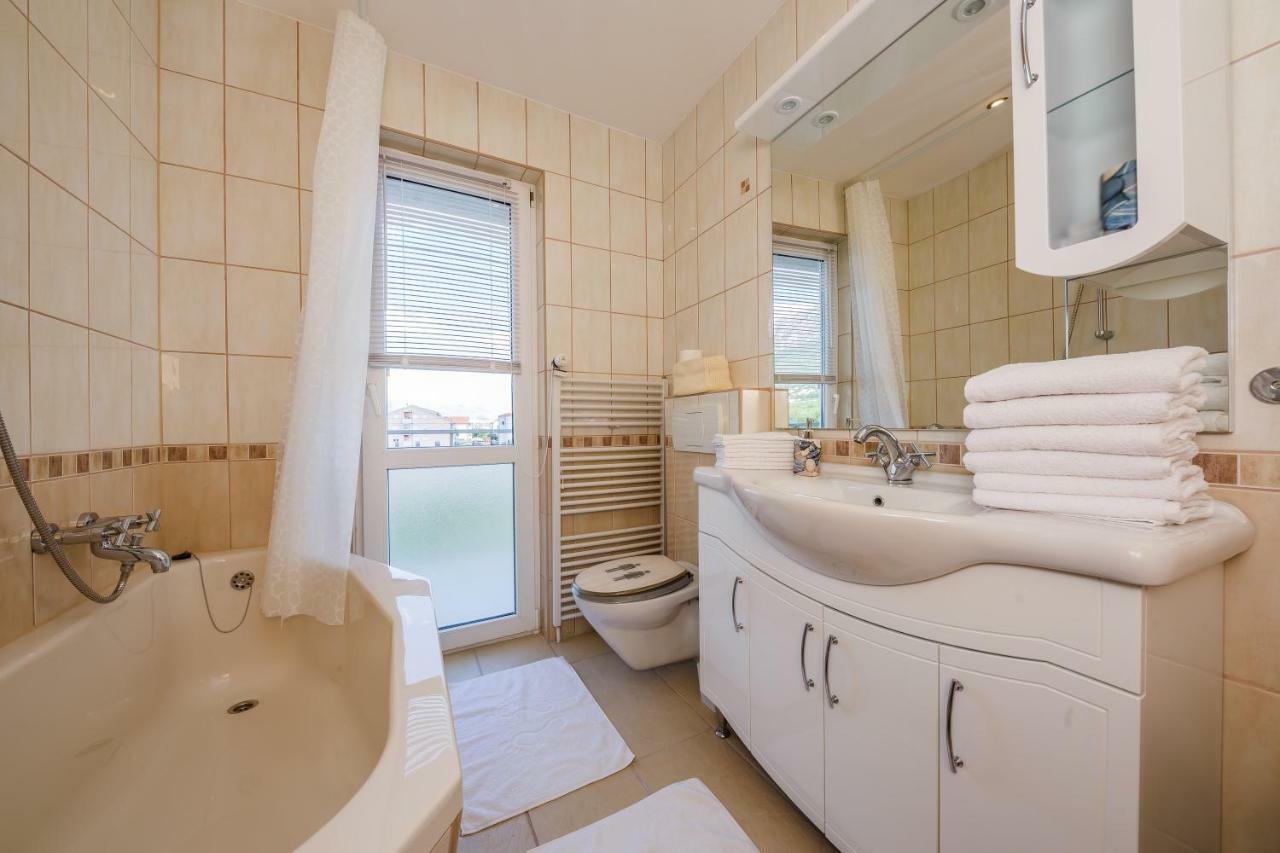 Apartman Lucija Kaštela Zewnętrze zdjęcie