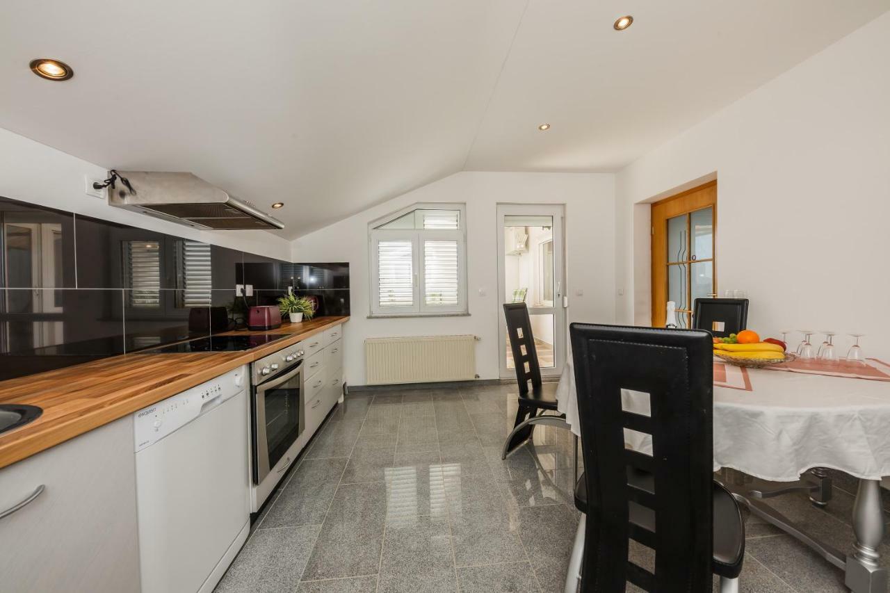 Apartman Lucija Kaštela Zewnętrze zdjęcie